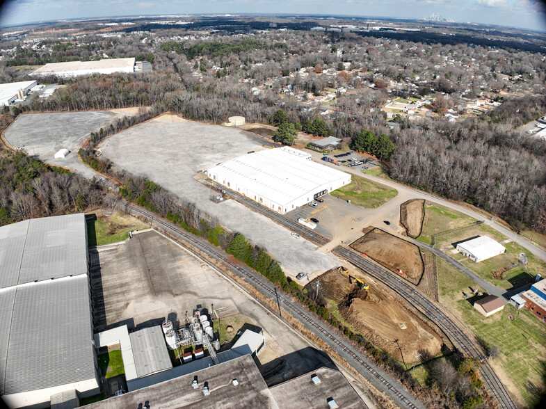 3300 Westinghouse Blvd, Charlotte, NC à louer - Photo du bâtiment - Image 3 de 7