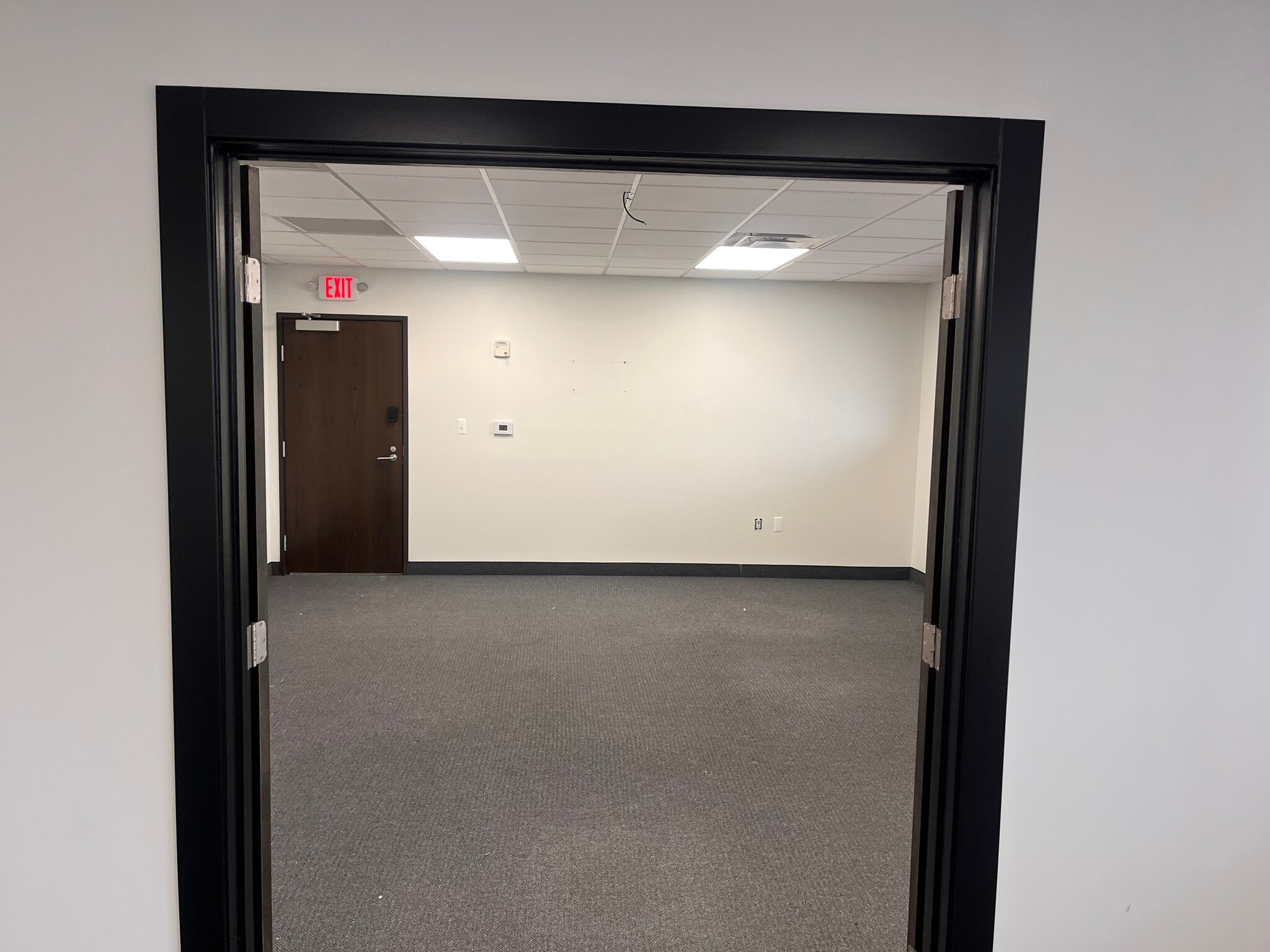 7743 Grand River Ave, Brighton, MI à louer Photo intérieure- Image 1 de 5