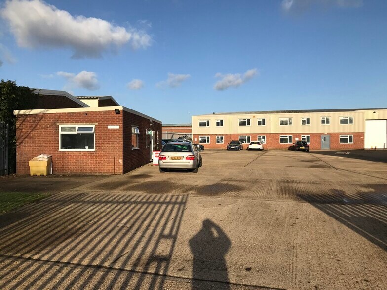 1 Borough Rd, Brackley à louer - Photo du bâtiment - Image 2 de 3