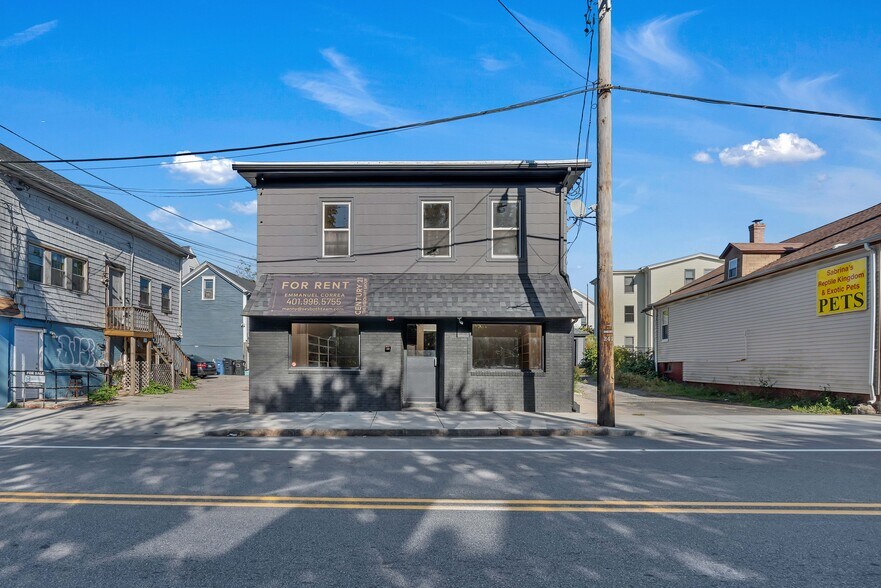415 Broad St, Cumberland, RI à louer - Photo du bâtiment - Image 2 de 13