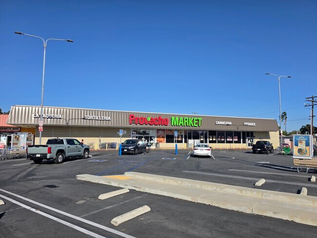 Plus de détails pour 322 N Euclid St, Fullerton, CA - Commerce de détail à louer
