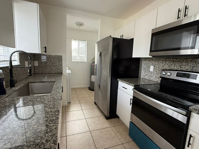 2155 NW 64th St, Miami, FL for sale - Building Photo - Image 3 of 6