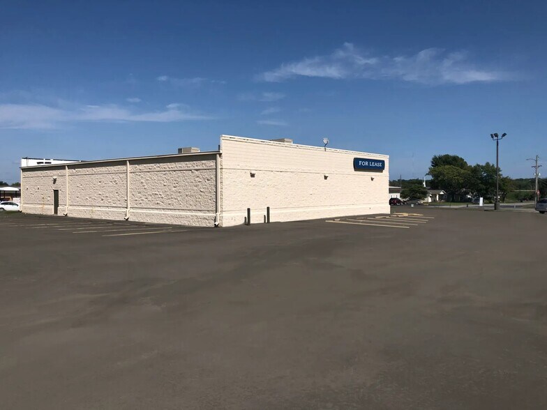 1714 S National Ave, Fort Scott, KS à louer - Photo du bâtiment - Image 2 de 4