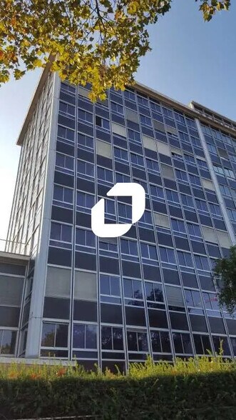 Office in Rueil-Malmaison for sale - Building Photo - Image 1 of 6