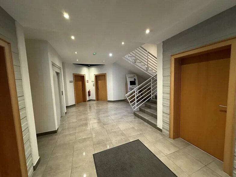 Bureau dans Entzheim à louer - Hall d’entrée - Image 2 de 7