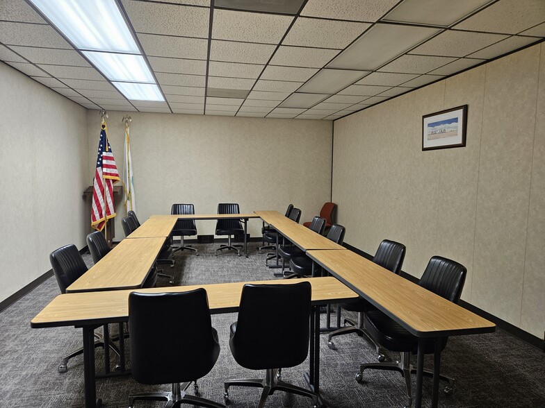 100 Manhattan Rd, Joliet, IL for lease - Building Photo - Image 3 of 9