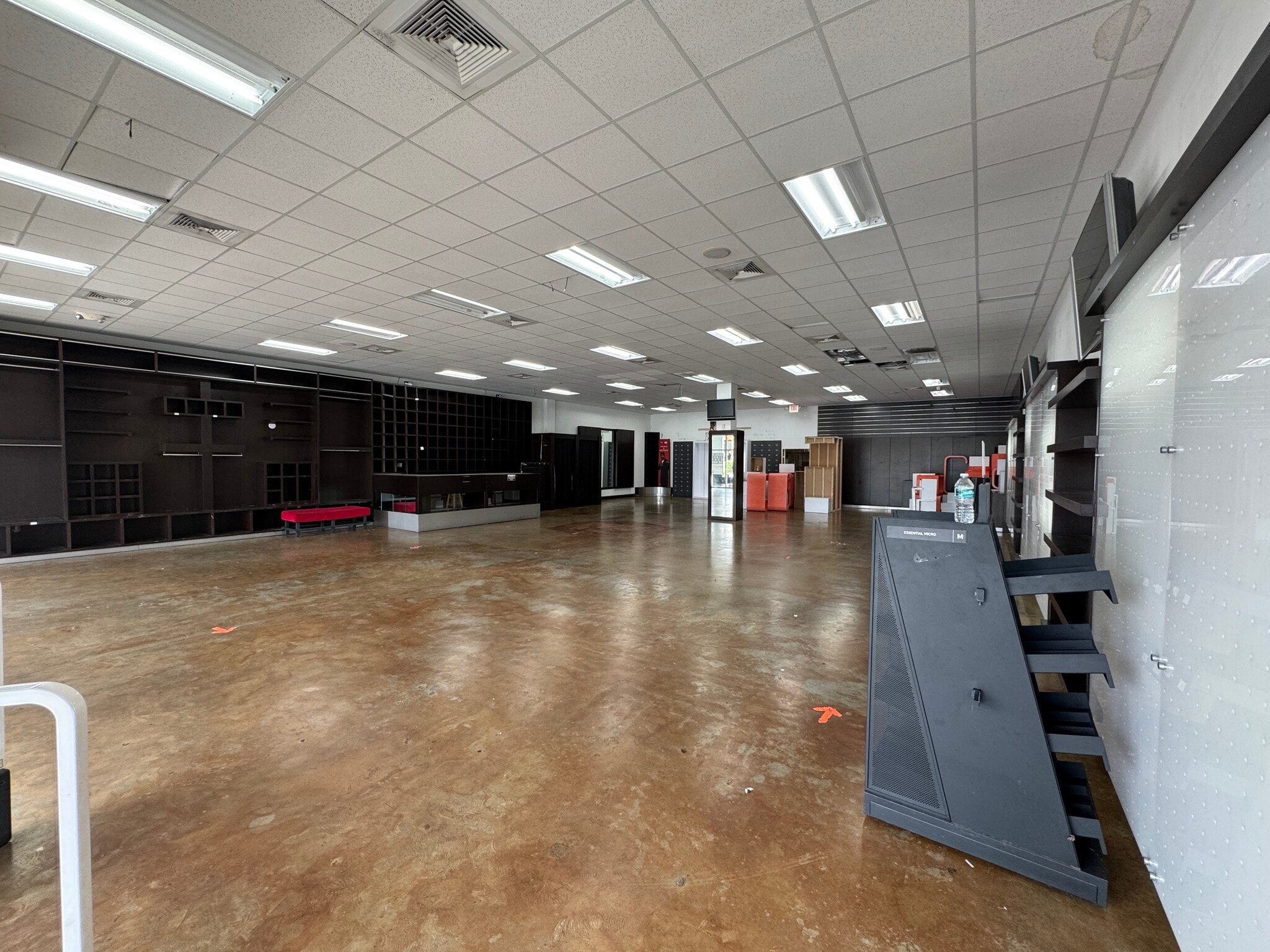 19650-19674 NW 27th Ave, Miami Gardens, FL for lease Interior Photo- Image 1 of 6