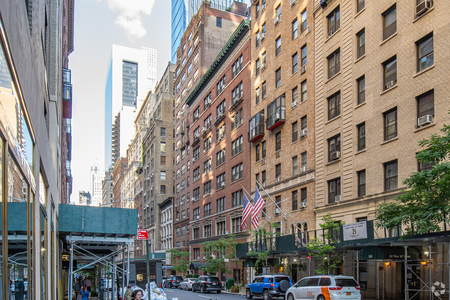 140 W 58th St, New York, NY à vendre - Photo principale - Image 1 de 1