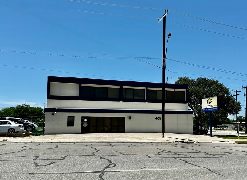 4205 San Pedro Ave, San Antonio, TX for lease - Building Photo - Image 2 of 11