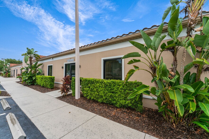 3911 Golf Park Loop, Bradenton, FL for sale - Building Photo - Image 2 of 20