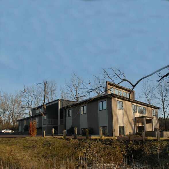 102 Memorial Dr, Schwenksville, PA à vendre - Photo du bâtiment - Image 3 de 12