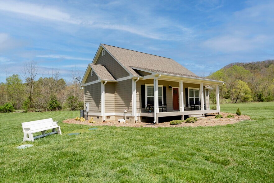 2825 Plottown rd, Young Harris, GA à vendre - Photo du bâtiment - Image 2 de 12