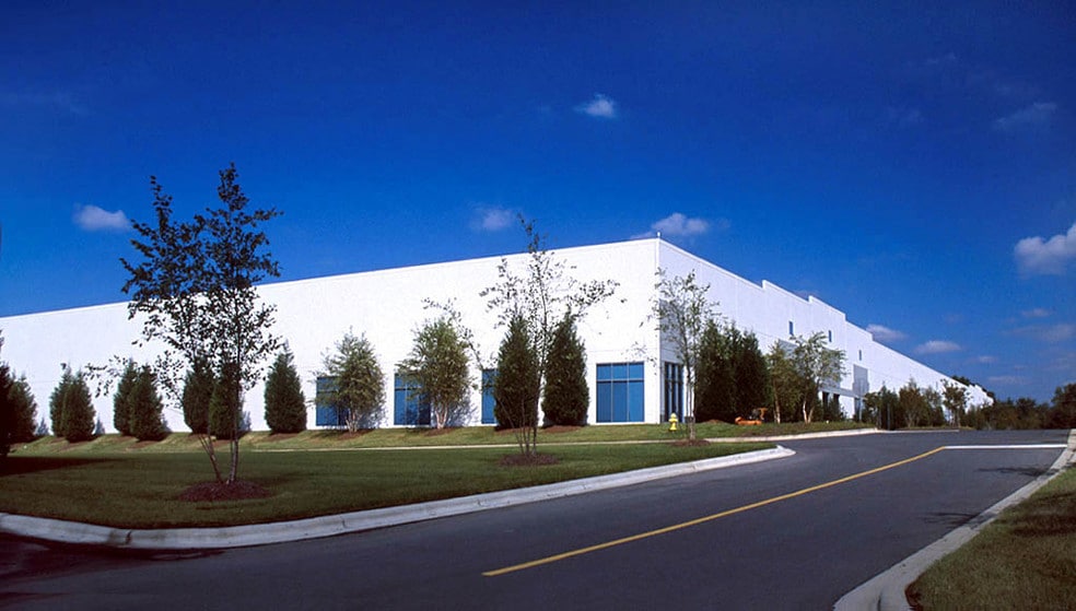 13323 Carowinds Blvd, Charlotte, NC for lease - Building Photo - Image 2 of 8
