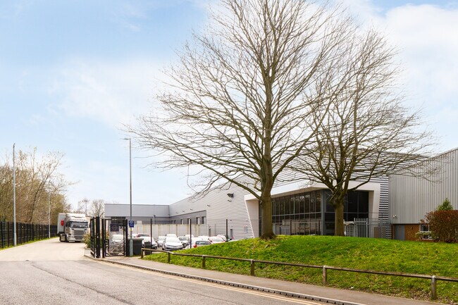 Plus de détails pour Spitfire Way, Hounslow - Industriel à louer