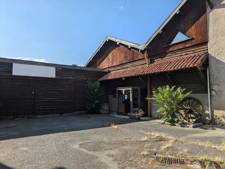 Flex dans Échirolles à louer - Photo du bâtiment - Image 1 de 13