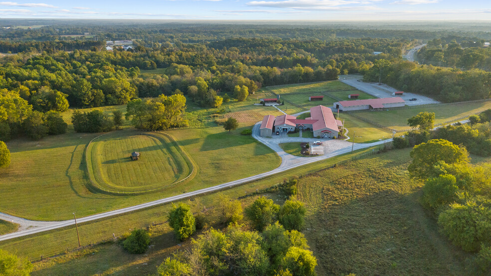 1190 W Ellington Pky, Lewisburg, TN à vendre - Photo du bâtiment - Image 3 de 26