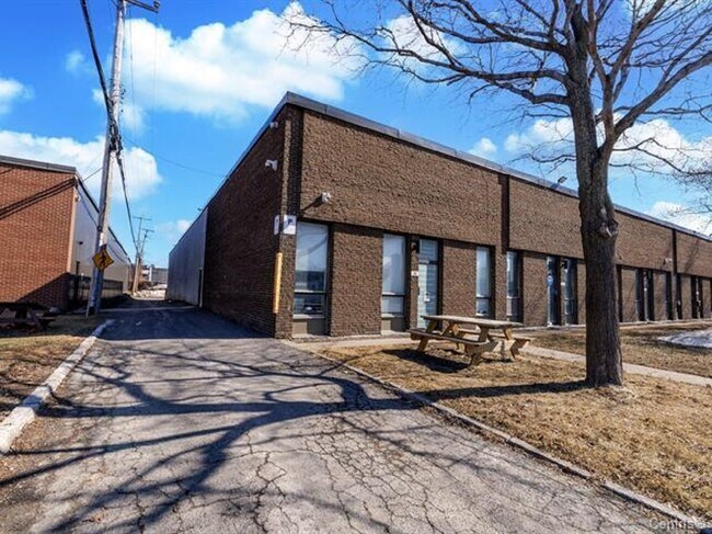 Plus de détails pour 160-178 Rue Benjamin-Hudon, Montréal, QC - Industriel à louer