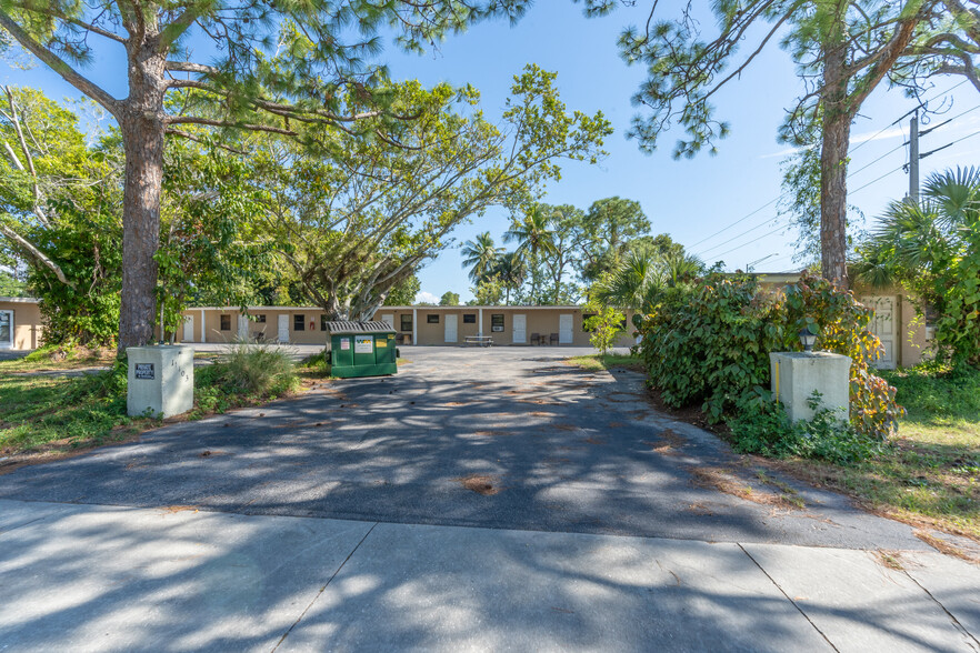 11103 Tamiami Trl E, Naples, FL à vendre - Photo du bâtiment - Image 1 de 1