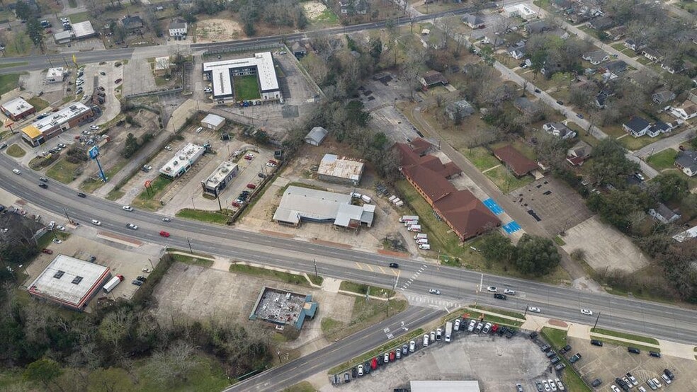 1006 South Timberland Dr, Lufkin, TX for sale - Building Photo - Image 2 of 31