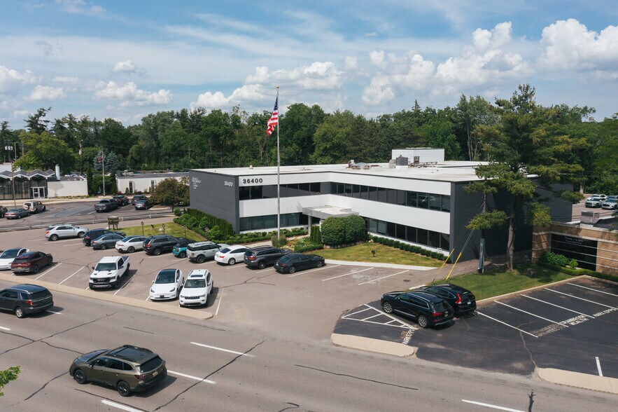 36400 Woodward Ave, Bloomfield Hills, MI à louer - Photo du bâtiment - Image 2 de 7