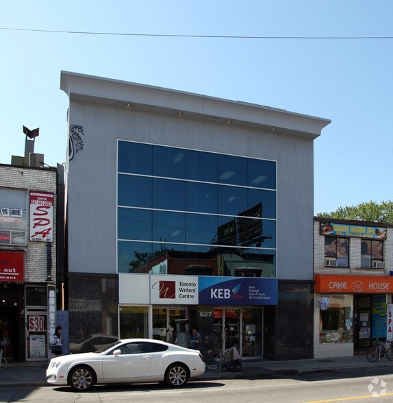 627 Bloor St W, Toronto, ON à louer - Photo du bâtiment - Image 1 de 27