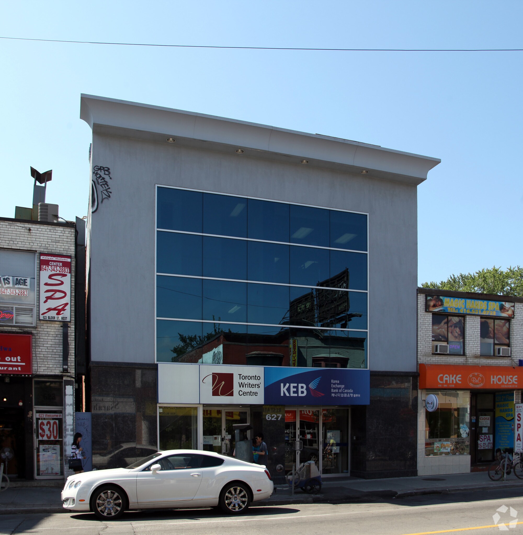 627 Bloor St W, Toronto, ON à louer Photo du bâtiment- Image 1 de 28