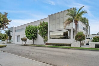 8701 Bellanca Ave, Los Angeles, CA à louer Photo intérieure- Image 1 de 7