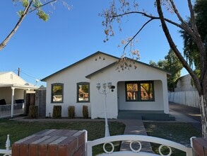 231 S Sirrine, Mesa, AZ à louer Photo du bâtiment- Image 2 de 13