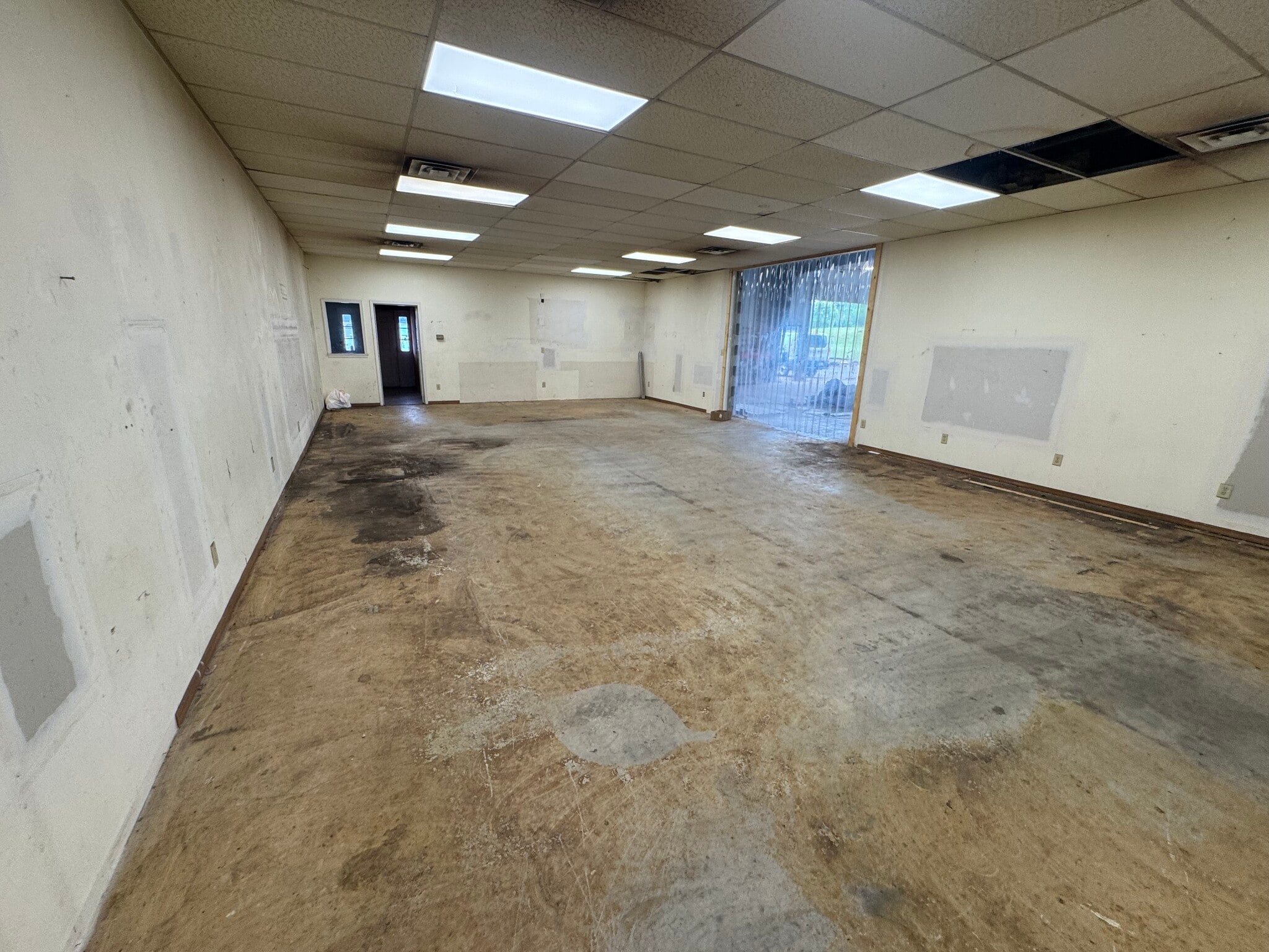 24 W Potomac Pky, Williamsport, MD for lease Interior Photo- Image 1 of 9