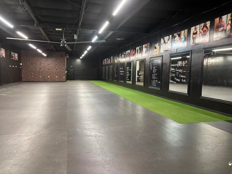 7075 Commerce Cir, Pleasanton, CA for lease - Building Photo - Image 2 of 6