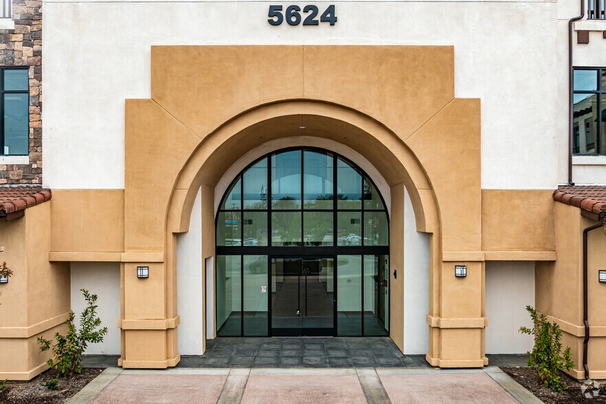 5624 Philadelphia St, Chino, CA à vendre - Photo du bâtiment - Image 2 de 16