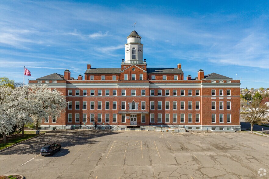 22 Adams Ave, Endicott, NY à louer - Photo du bâtiment - Image 3 de 7