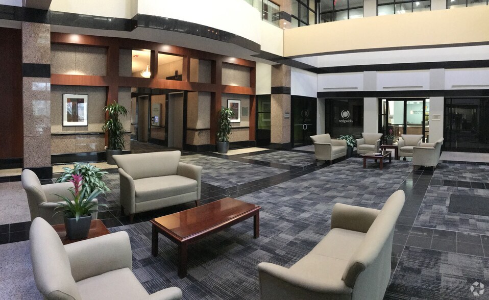 3455 Mill Run Dr, Hilliard, OH à louer - Hall d’entrée - Image 3 de 4