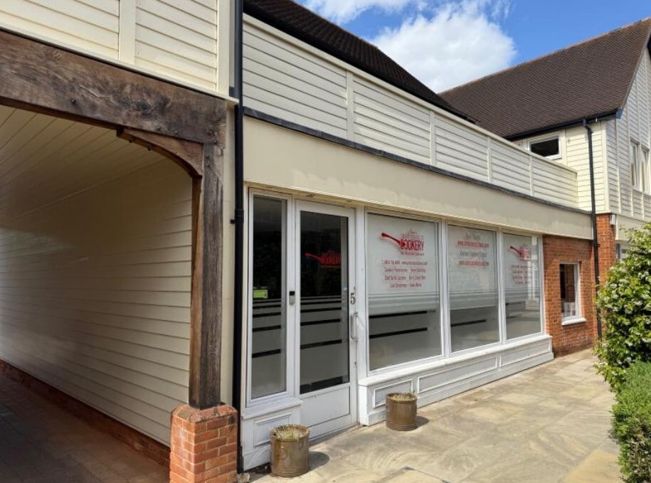 London End, Beaconsfield à louer Photo intérieure- Image 1 de 2