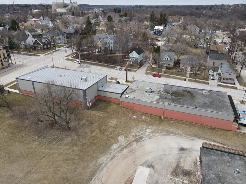527 N 13th St, Sheboygan, WI à vendre - Photo du bâtiment - Image 2 de 3