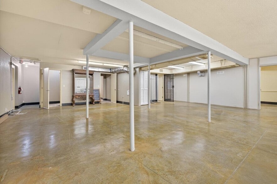 2006 S Atlantic Ave, Daytona Beach Shores, FL for sale - Interior Photo - Image 3 of 18