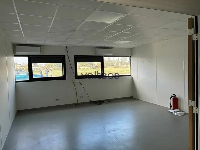 Flex in Toulouse for lease - Interior Photo - Image 2 of 11