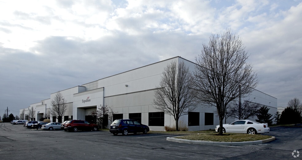 600-610 Lambert Pointe Dr, Hazelwood, MO for lease - Primary Photo - Image 1 of 7