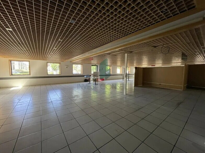 Bureau dans Argenteuil à louer - Photo du bâtiment - Image 2 de 4