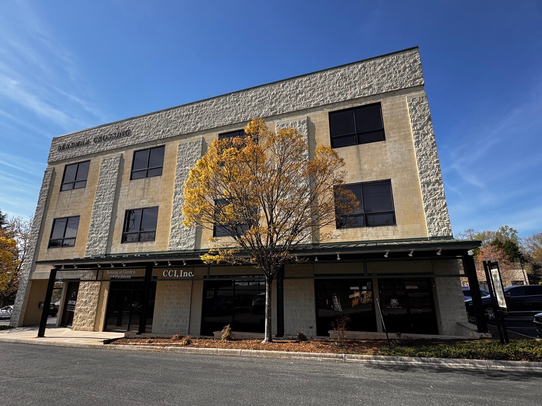 684 Berkmar Cir, Charlottesville, VA for lease Primary Photo- Image 1 of 73