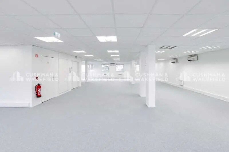 25 Rue Greffülhe, Levallois-Perret for lease - Interior Photo - Image 3 of 7