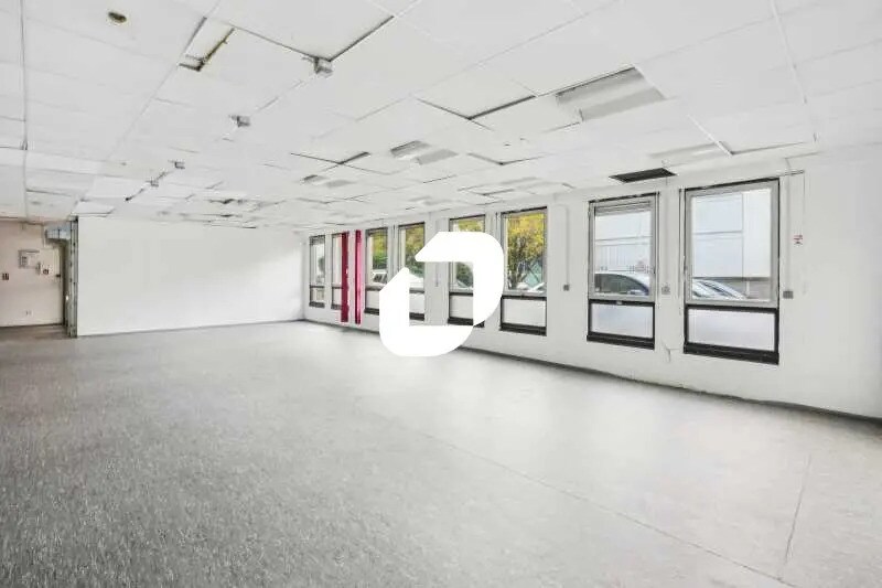 Office in Courbevoie for lease - Interior Photo - Image 1 of 11