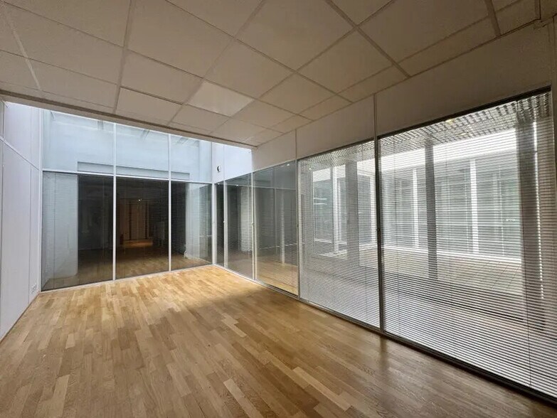 Bureau dans Paris à vendre - Photo du bâtiment - Image 3 de 18