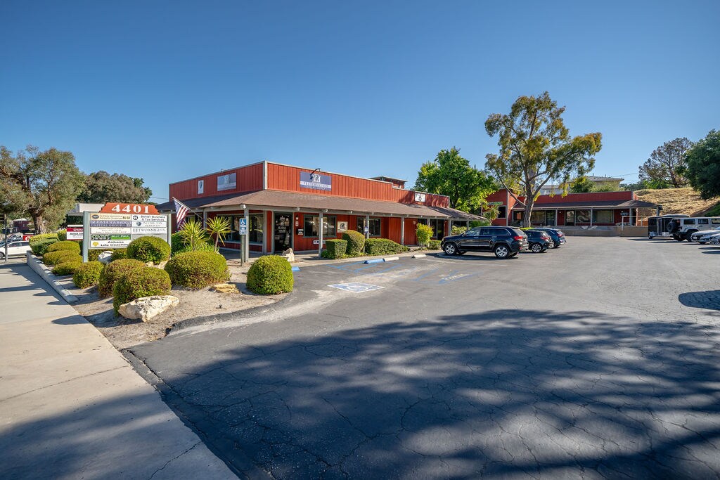 4401 El Camino Real, Atascadero, CA à louer Photo du bâtiment- Image 1 de 22