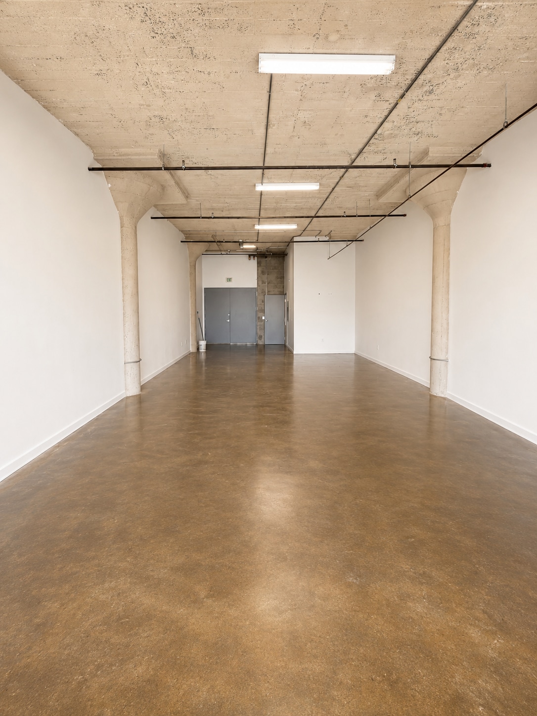 915 Mateo St, Los Angeles, CA for lease Interior Photo- Image 1 of 3