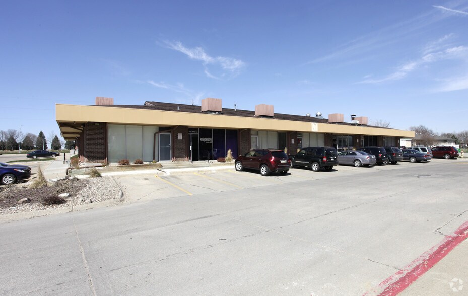 14203-14265 Pacific St, Omaha, NE for lease - Building Photo - Image 2 of 5