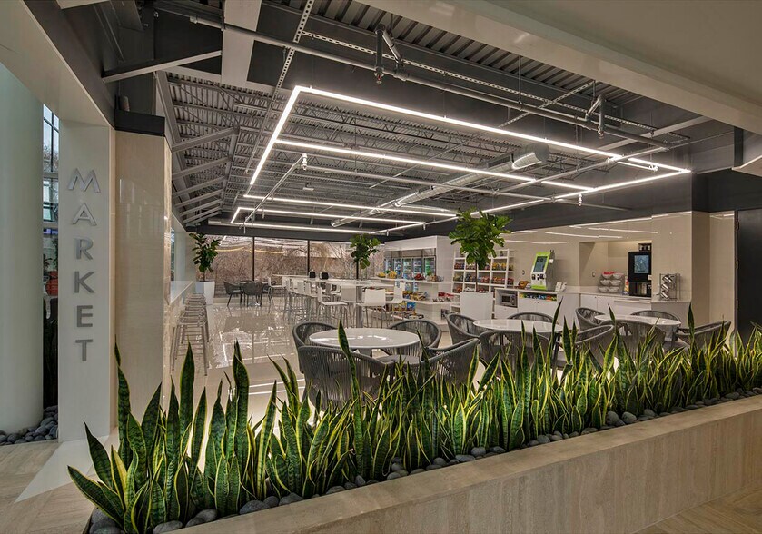 32605 W 12 Mile Rd, Farmington Hills, MI for lease - Interior Photo - Image 2 of 10