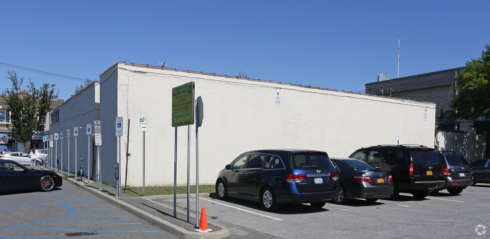 247 Rockaway Ave, Valley Stream, NY à louer - Photo du bâtiment - Image 2 de 9