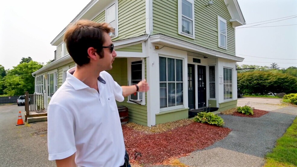 11 N Main St, Belchertown, MA à vendre - Vidéo sur l’inscription commerciale - Image 2 de 16