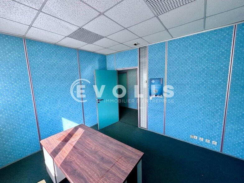 Office in Grigny for sale - Interior Photo - Image 2 of 6